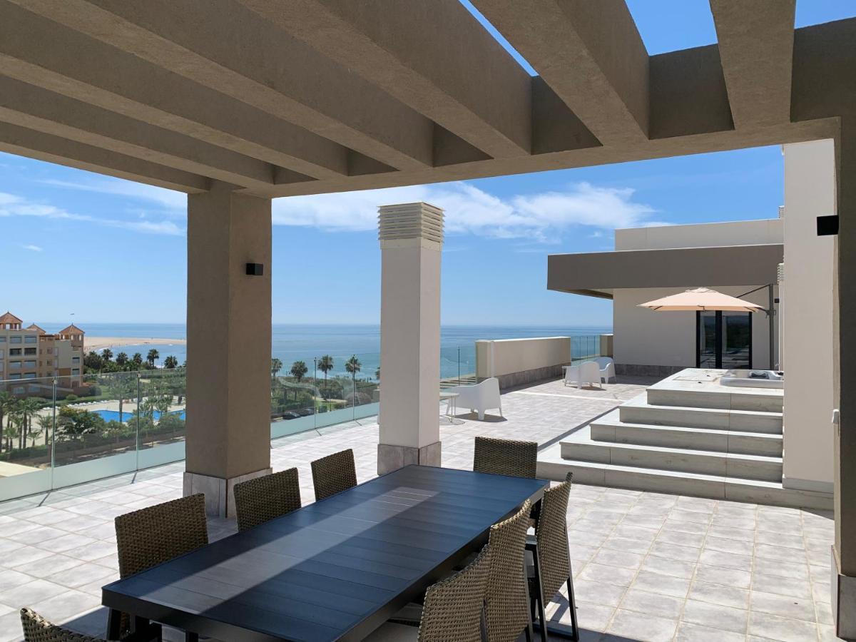 우엘바 Penthouse With Wide Terrace Next To The Ocean 아파트 외부 사진