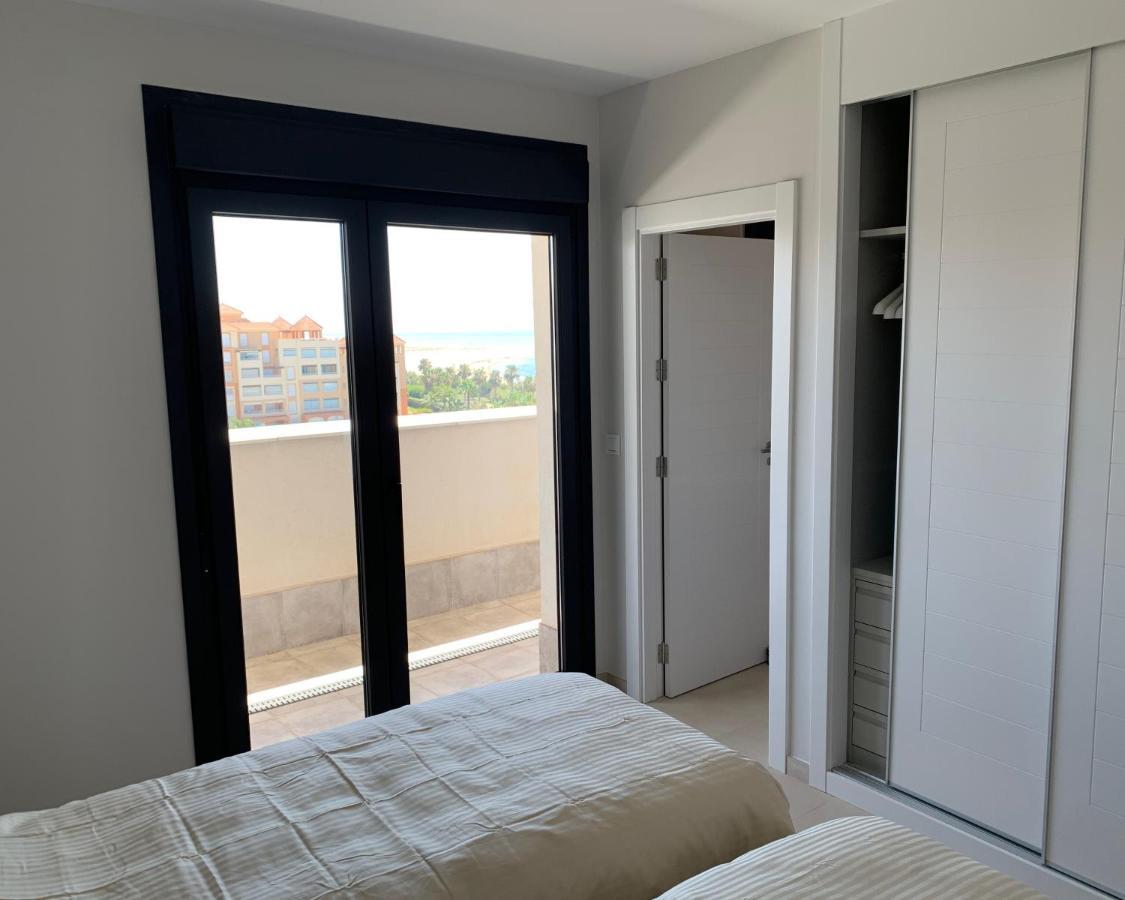 우엘바 Penthouse With Wide Terrace Next To The Ocean 아파트 외부 사진