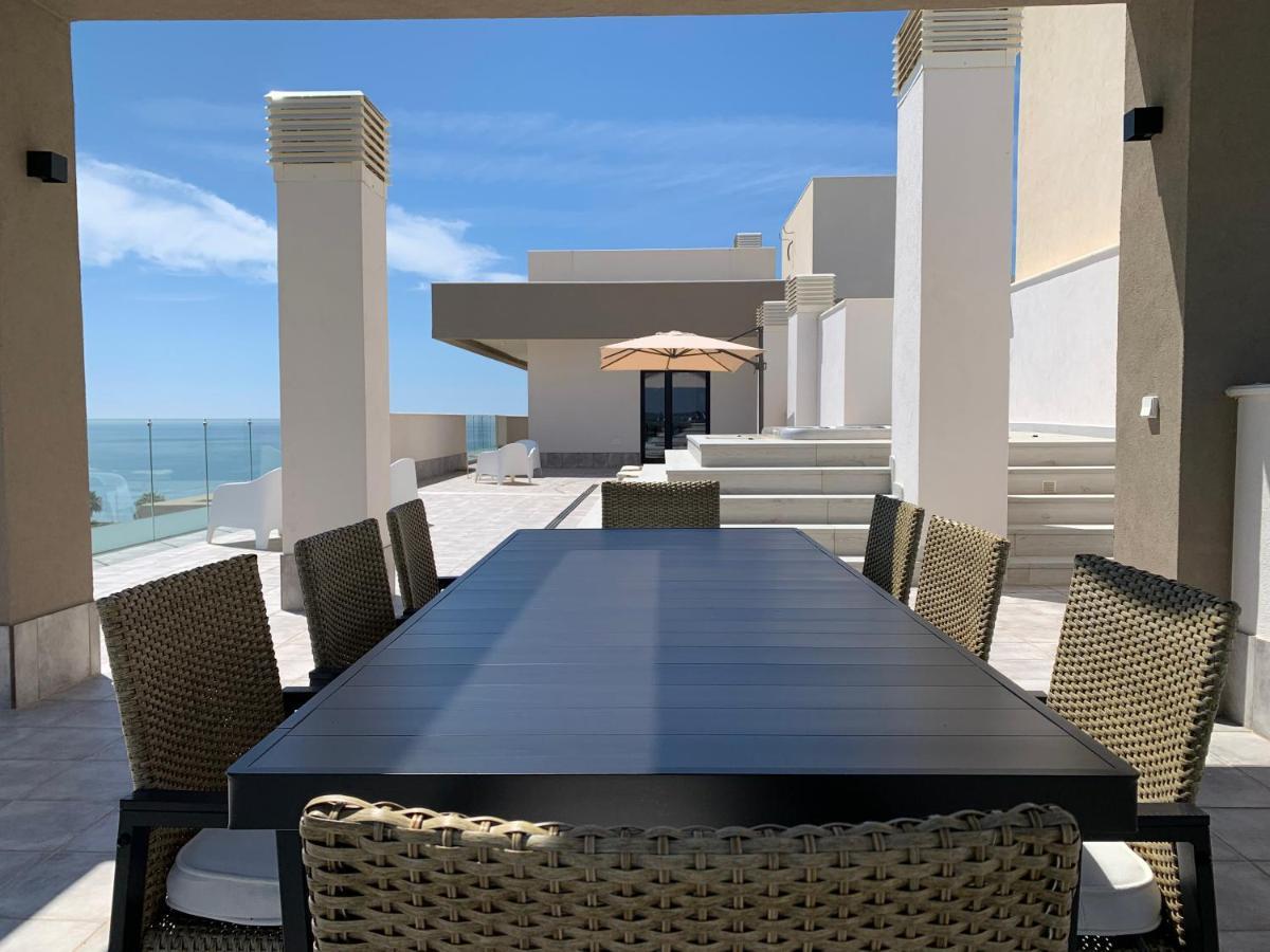우엘바 Penthouse With Wide Terrace Next To The Ocean 아파트 외부 사진