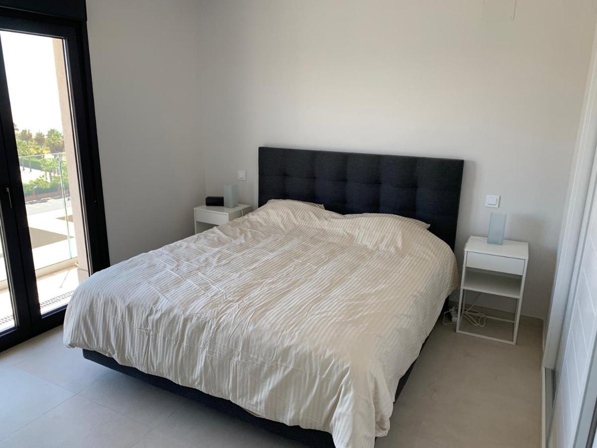 우엘바 Penthouse With Wide Terrace Next To The Ocean 아파트 외부 사진